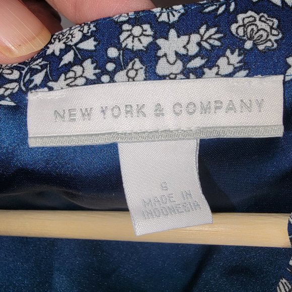 New York & Company Flowy Dress - Size 6 - Gently worn - Picture 3 of 4